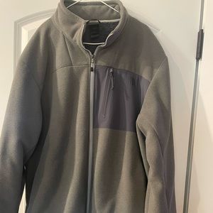 Northface Sherpa lined jacket with pockets on the outside and inner pockets.